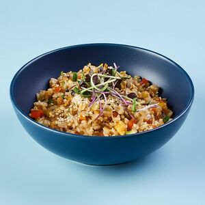 Жареный рис с овощами