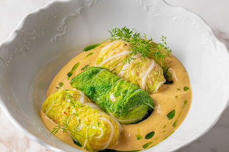 Голубцы из краба с соусом из креветок