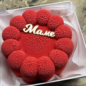 Муссовый бенто-торт красный маме 