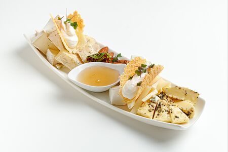 Тарелка сыров к вину