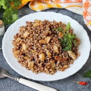 Греча с грибами и луком 