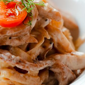Паста с цыплёнком и грибами