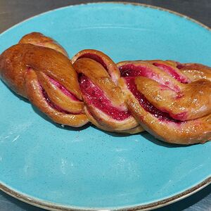 Плетенка с малиной