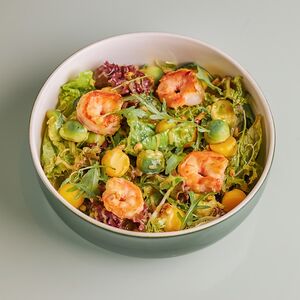 Авокадо, креветки, манго