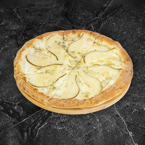 Пицца с грушей и голубым сыром