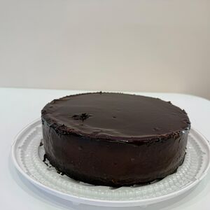 Шоколадный торт с кремом пломбир