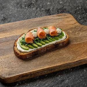 Брускетта с лососем