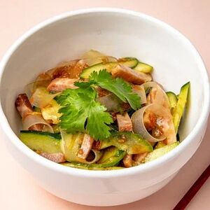 Салат со свининой и огурцом