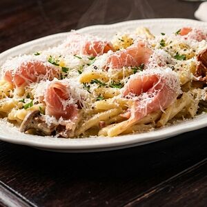 Казаречче с пармой и лисичками