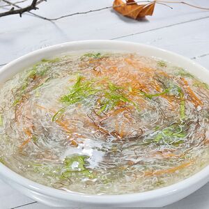 Нежный суп с тофу вэньсы и водорослями фацай