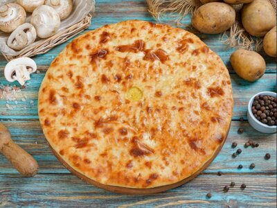 Осетинский пирог с картошкой и грибами, диаметр — 33 см 
