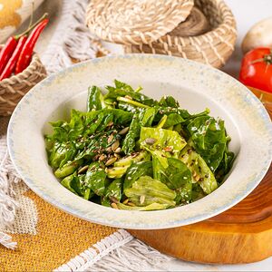 Большой зеленый салат