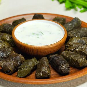 Долма в виноградных листьях