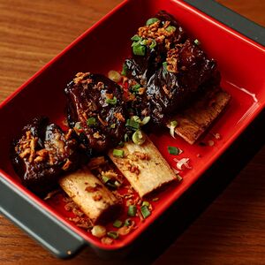 Говяжьи рёбра, томленые в вине