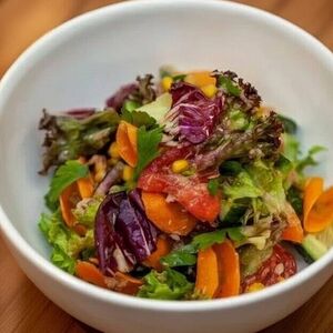 Микс-салат по-испански с тунцом