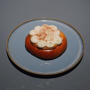 Ватрушка с бананом и сгущенным молоком