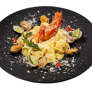 Паста с лангустином и морепродуктами