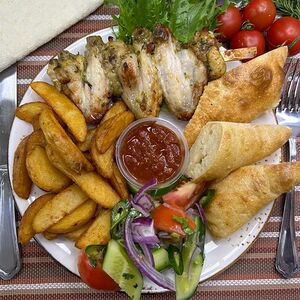 Куриные крылышки с картофелем по-деревенски 400 гр