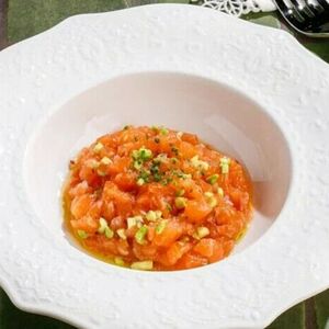 Тартар из лосося с авокадо