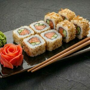 Спайси-ролл в стружке тунца лосось