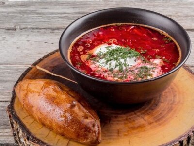 Борщ с пирожком