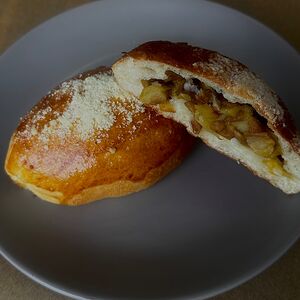 Пирожок с яблоком 