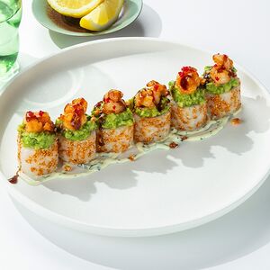 Ролл с креветками и гуакамоле