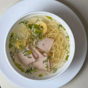 Лапша с индейкой и перепелиным яйцом