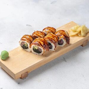 Ролл Тунец, угорь, вакаме