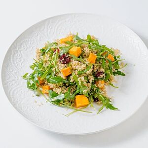 Салат из запечённой тыквы с киноа