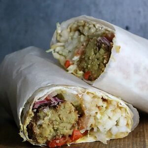 Ролл с фалафелем