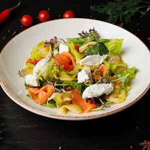 Салат с лососем