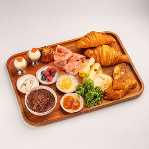 Круассан сендвич с мортаделлой и сыром