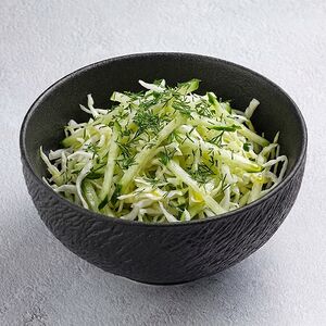 Салат Лёгкий с капустой и огурцом