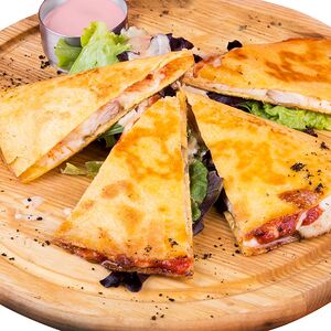 Кесадилья с куриным бедром