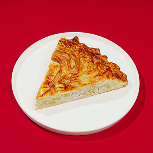 Пирог куриный с картофелем кусочек