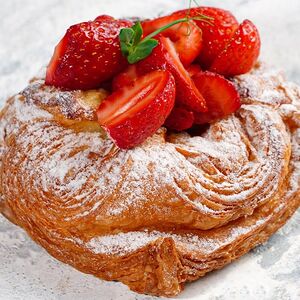 Даниш с клубникой