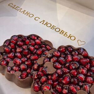 Гранат в шоколаде