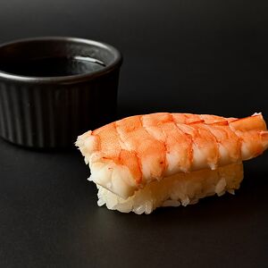 Суши с креветкой