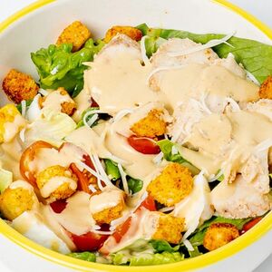 Салат цезарь с курицей