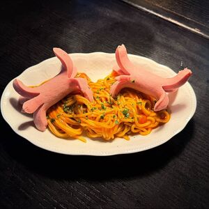 Спагетти в томатном соусе с осьминожками