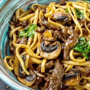 Удон с говядиной и грибами