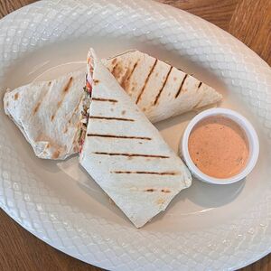 Шаурма с вешенками и соусом из сыра тофу