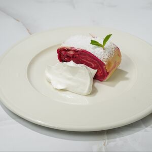 Штрудель вишневый