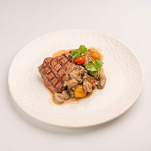 Филе-миньонс грибным соусом