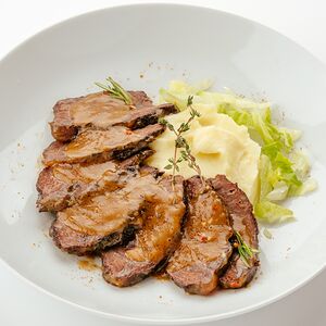 Щёки говяжьи с картофельным пюре