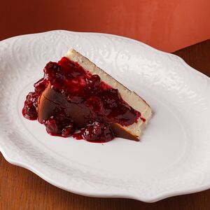 Баскский чизкейк с ягодным вареньем