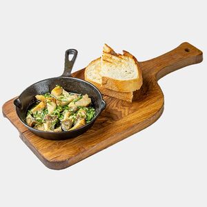 Рапан с чесноком и петрушкой