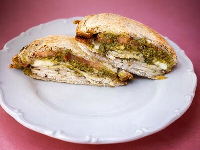 Сэндвич песто с курицей 