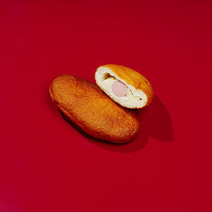 Пирожок жареный с сосиской и картошкой